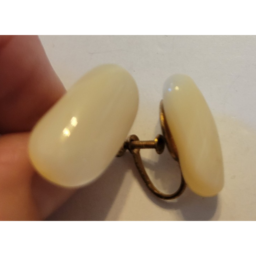 Vintage Estate Earrings Gold‎ Tone Oval Faux Pearl Iridescent Screw-Back Clip-On